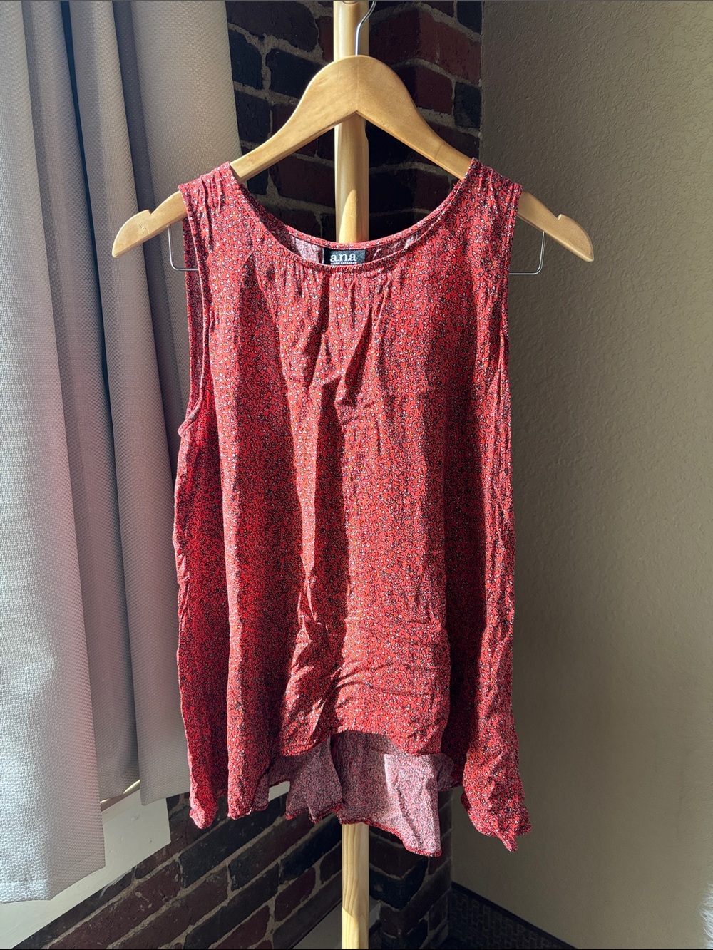 a.n.a Red Floral Sleeveless Women's Top Size M